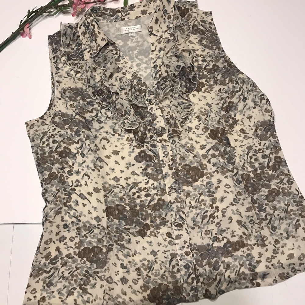 Tahari sleeveless blouse Size L
